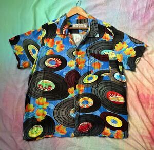 Bayou Wear New Orleans Jazz Fest Hawaiian Camp Shirt Records Floral Lilies Sz M